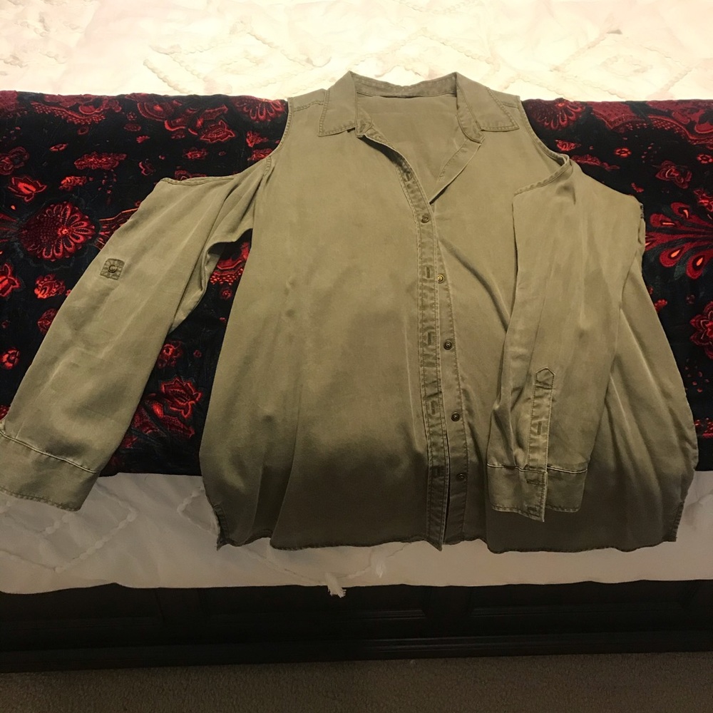 express cold shoulder button down - Picture 2 of 3